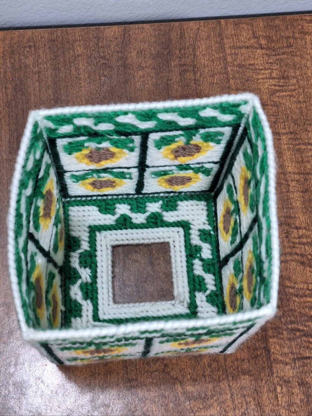 Vintage Retro MCM Handmade Needlecraft Sunflower Tissue Box Cover Yellow Green - Picture 5 of 13